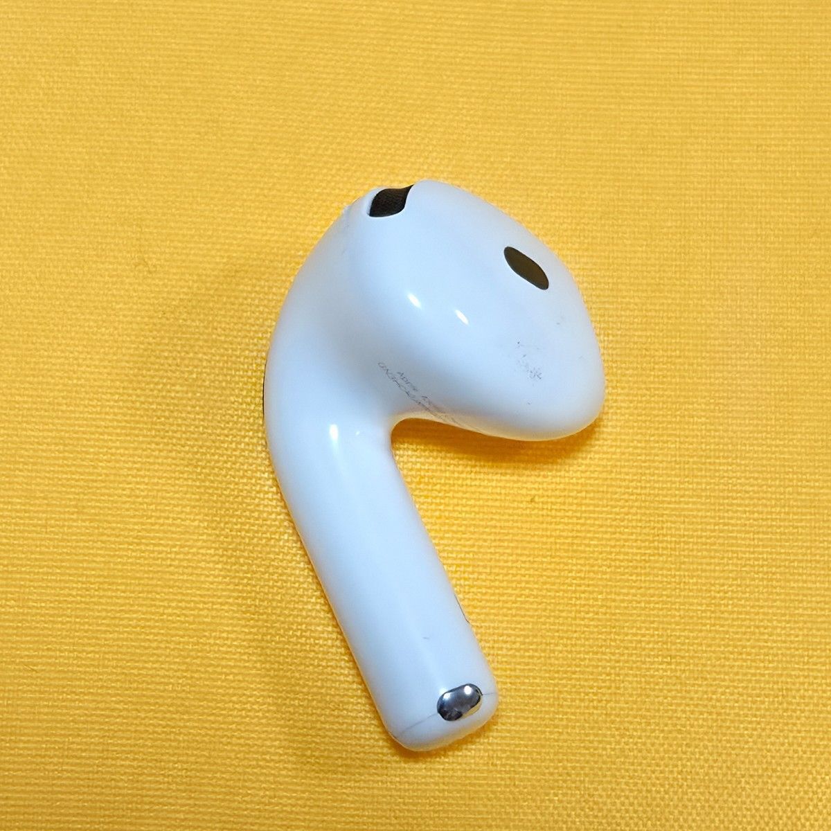AirPods4ホワイト 左耳ノイキャンなし 開放型でノイキャン搭載の新型