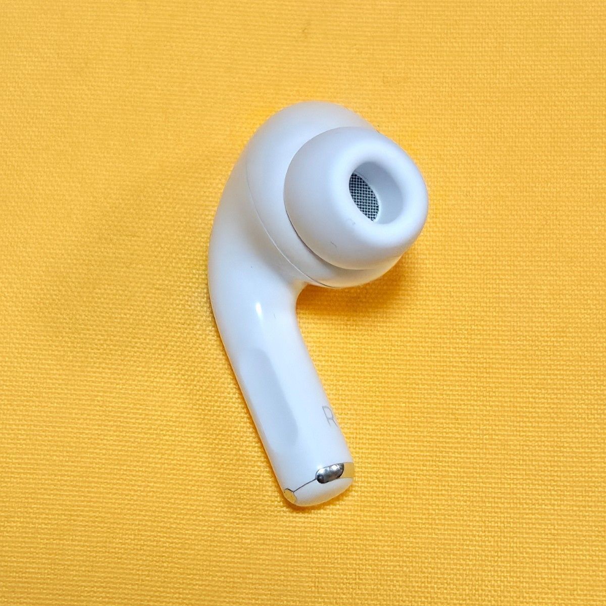 AirPods pro 第二世代　右耳のみ　ライトニング AirPods pro 第二世代 右耳 Lightning ライトニング - メルカリ