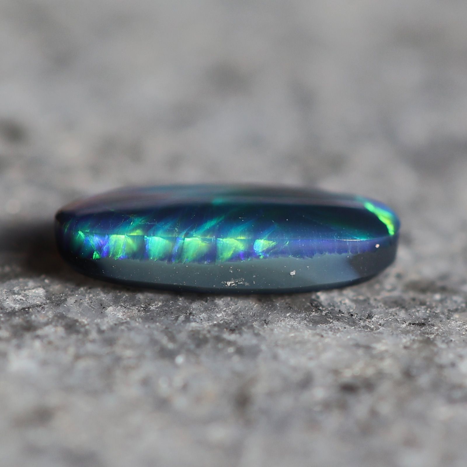 天然ブラックオパール 0.72ct ライトニングリッジ産 オーストラリア産 