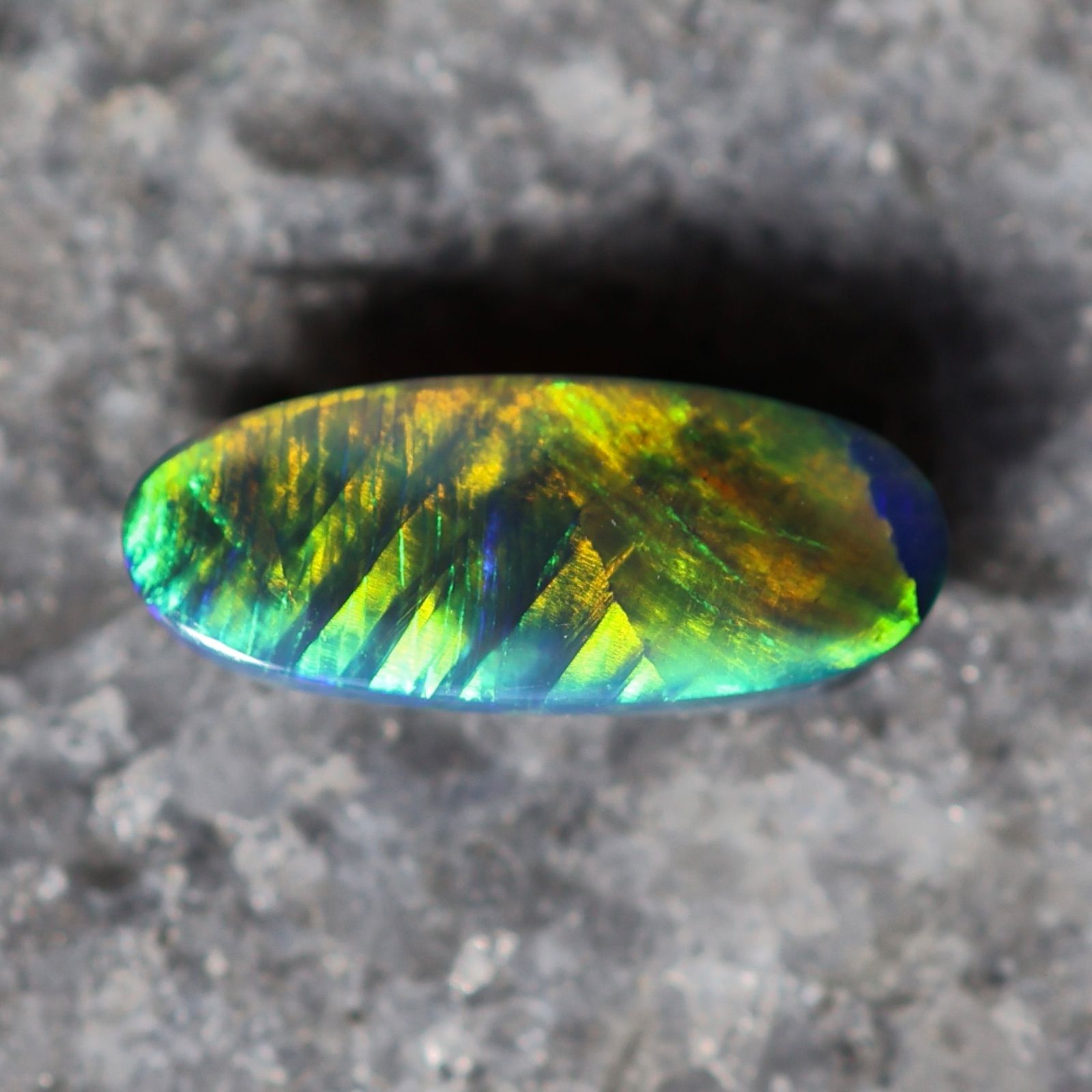 天然ブラックオパール 0.72ct ライトニングリッジ産 オーストラリア産 