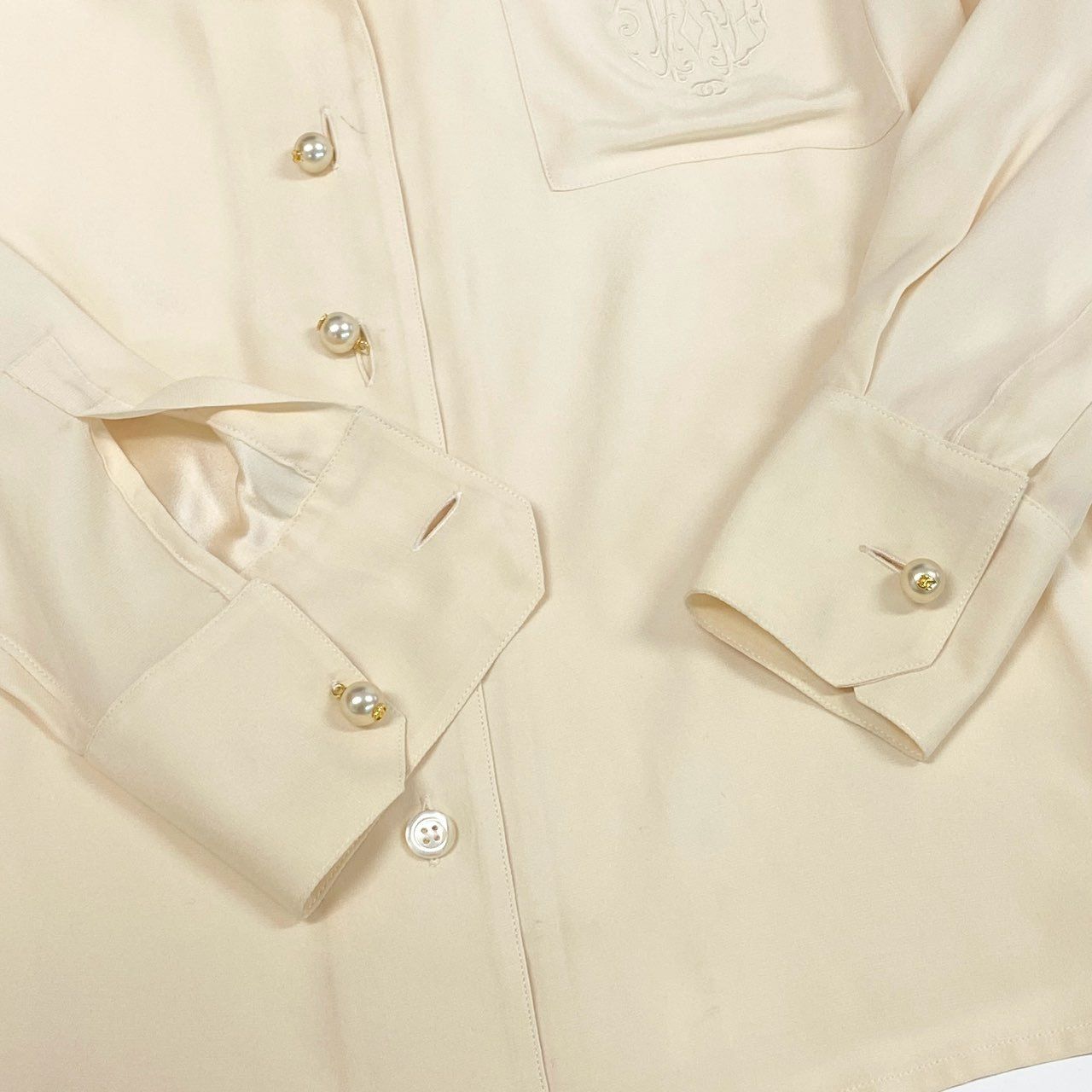 シャネル 購入 フェイクパールココマークボタン シルクシャツ ブラウス