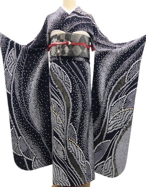 ¨̮⃝ トールサイズ 縮緬 総絞り 刺繍 モノトーン 着物 正絹 仕付け糸付未使用品 ̮⃝ トールサイズ 縮緬 総絞り 刺繍 モノトーン 着物 正絹 仕付け糸付