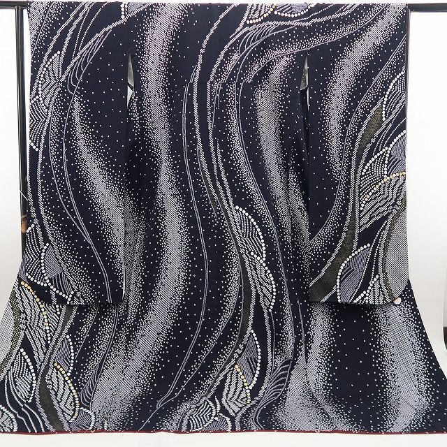 ¨̮⃝ トールサイズ 縮緬 総絞り 刺繍 モノトーン 着物 正絹 仕付け糸付未使用品 ̮⃝ トールサイズ 縮緬 総絞り 刺繍 モノトーン 着物 正絹 仕付け糸付