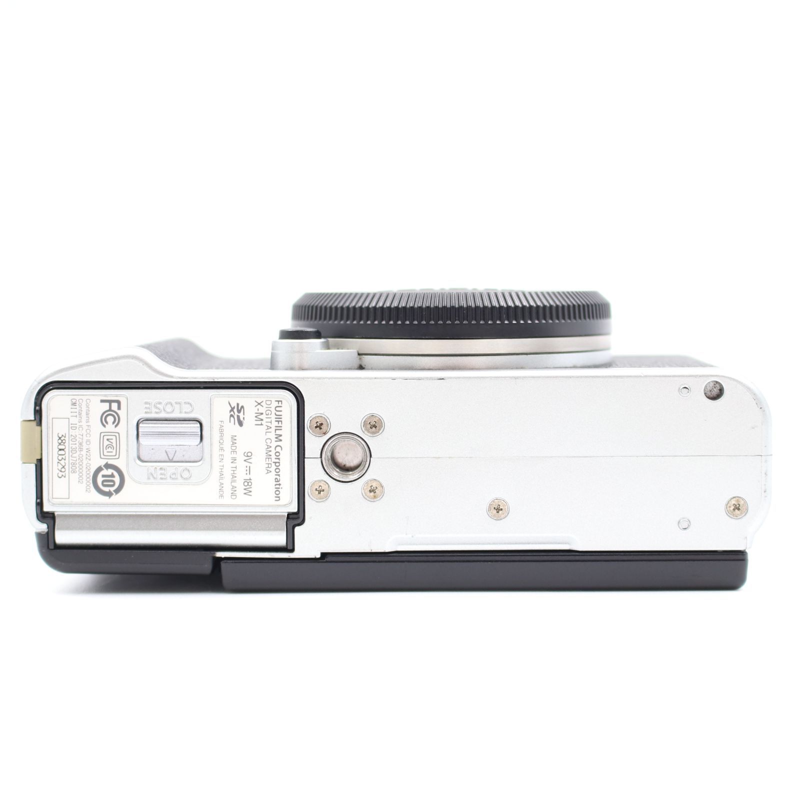 □極上品□ FUJIFILM X-M1 ボディ シルバー ミラーレス一眼カメラ 富士