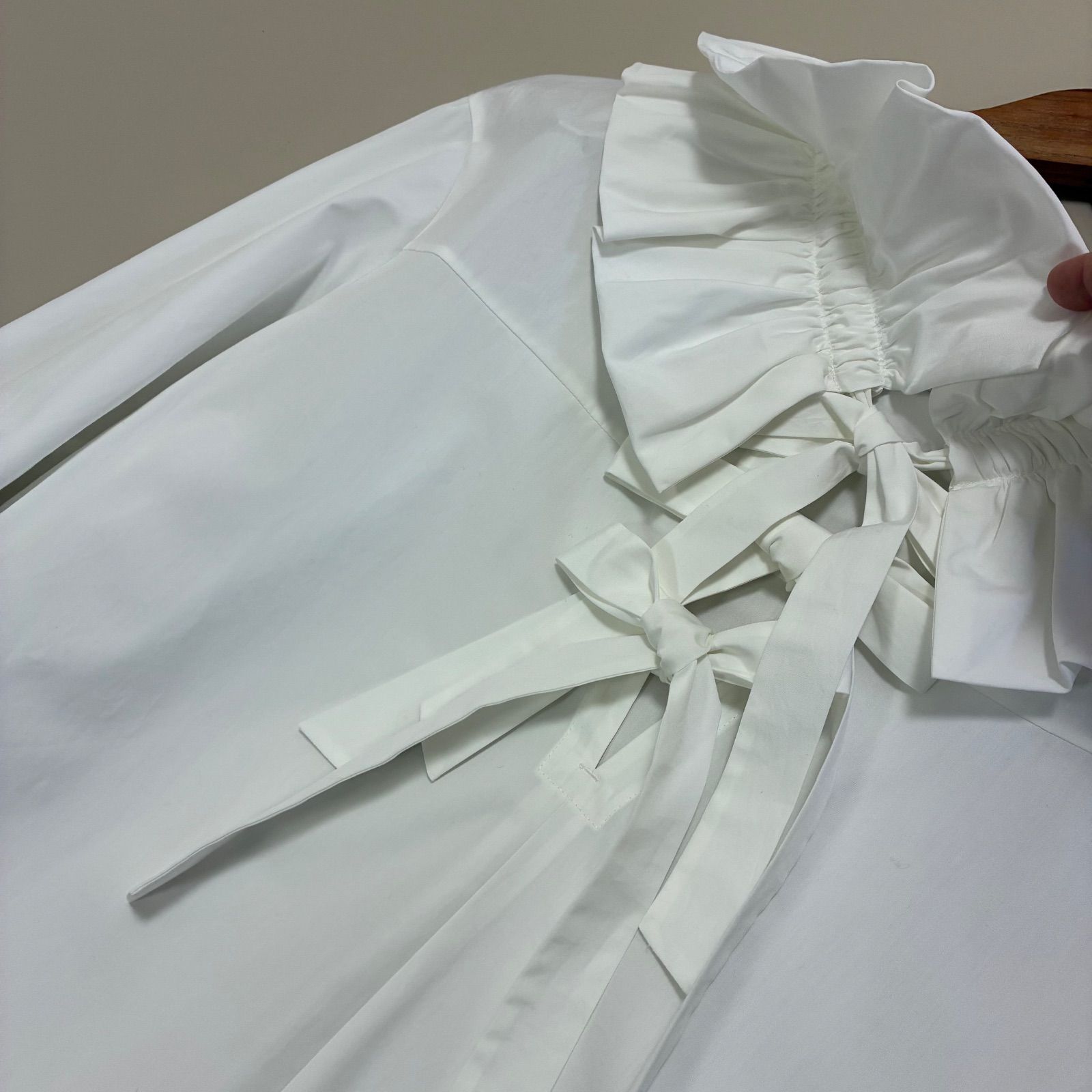 Drawer 24SS フリルリボンブラウス ホワイト 36サイズ Drawer ドゥロワー☆フリルリボンブラウス 36 ホワイト コットンシャツ