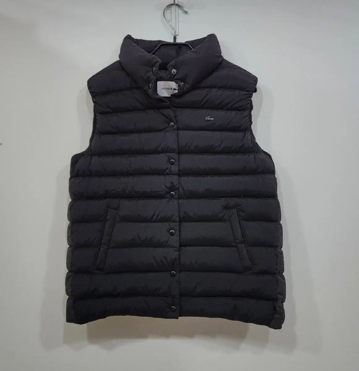   ブラック ダウンベスト　廃盤品 ラコステ ブラック ダウン ベスト - メルカリ
