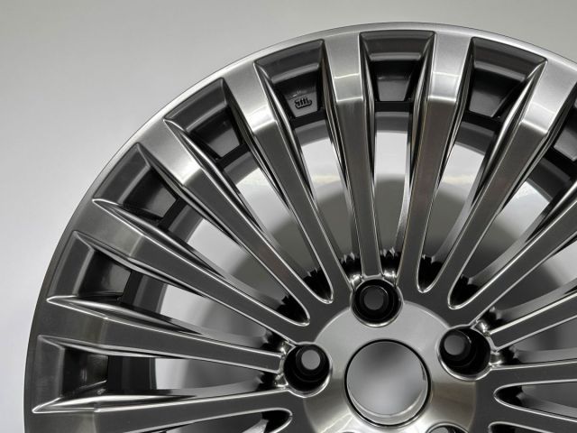 美品/塗装済 クラウンセダン AZSH32 純正 アルミホイール×1本