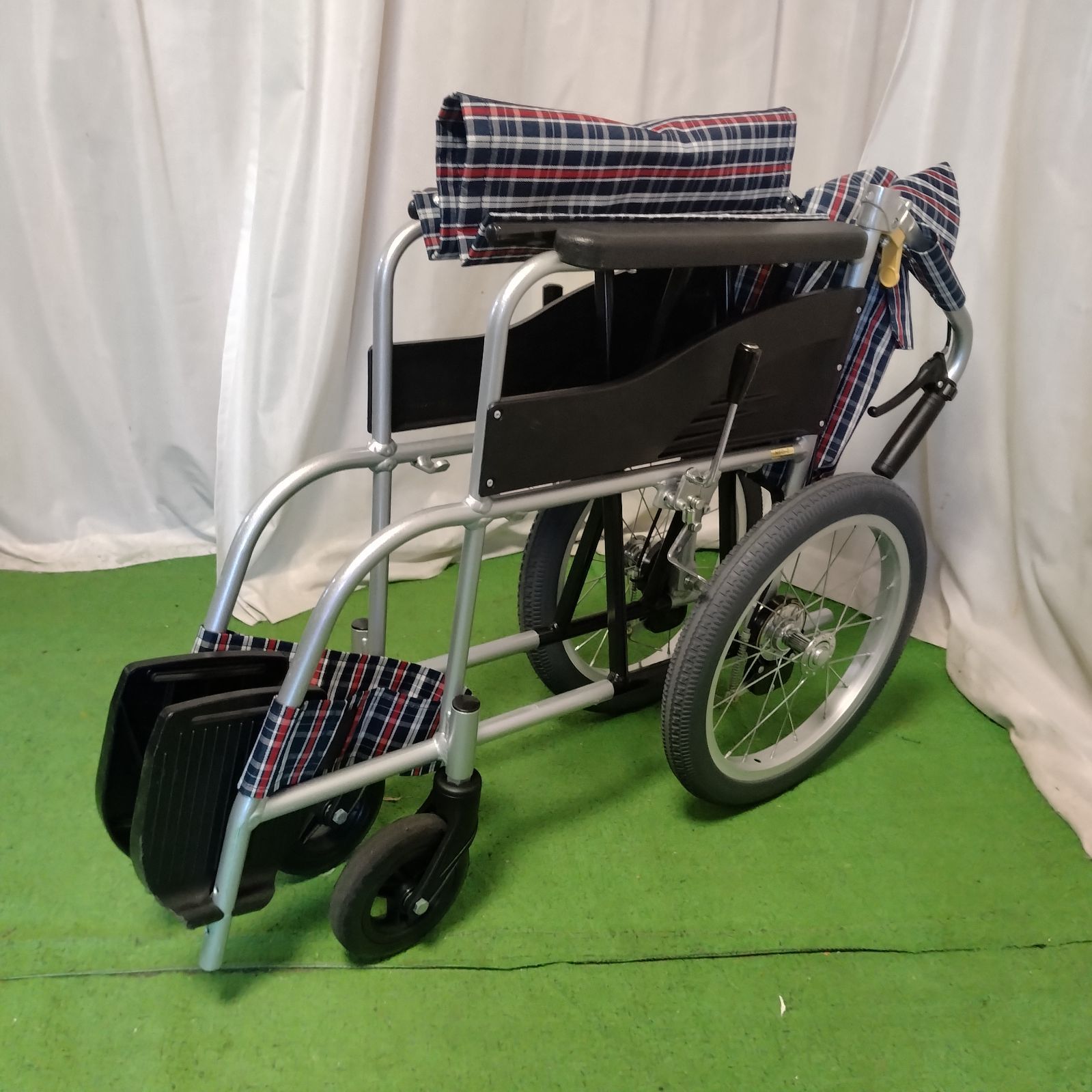 Nissin 車椅子 介助・自走兼用 多機能型 車いす WC-12929) 日進医療器 NEO-2 ノーパンクタイヤ NISSIN nissin ニッシン