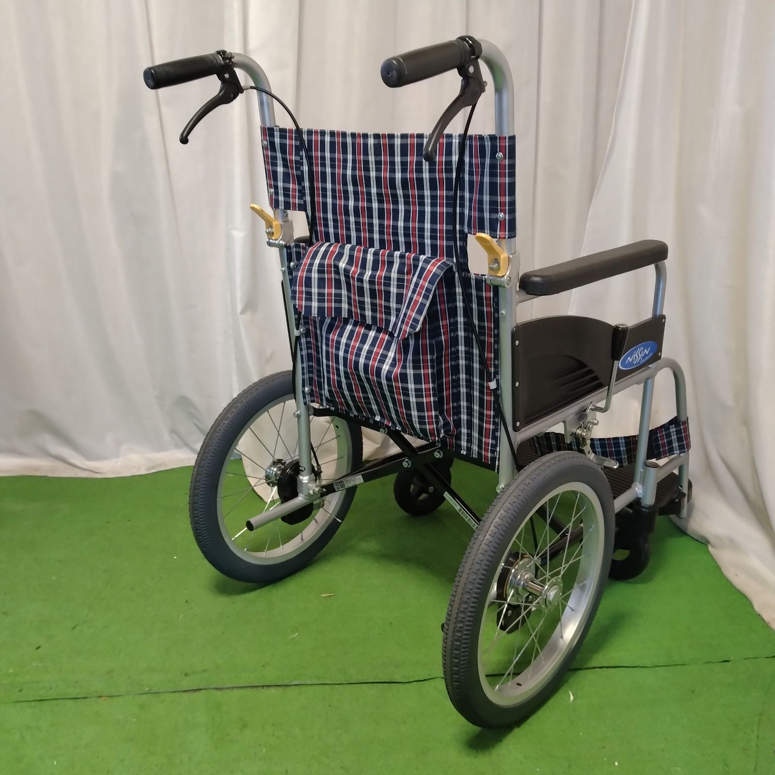 と30● NEO-2 NISSIN 介助式 車椅子 ノーパンクタイヤ 日進医療器】介助式車椅子 NEO-2 ｜車いすの格安通販【車椅子卸センター】