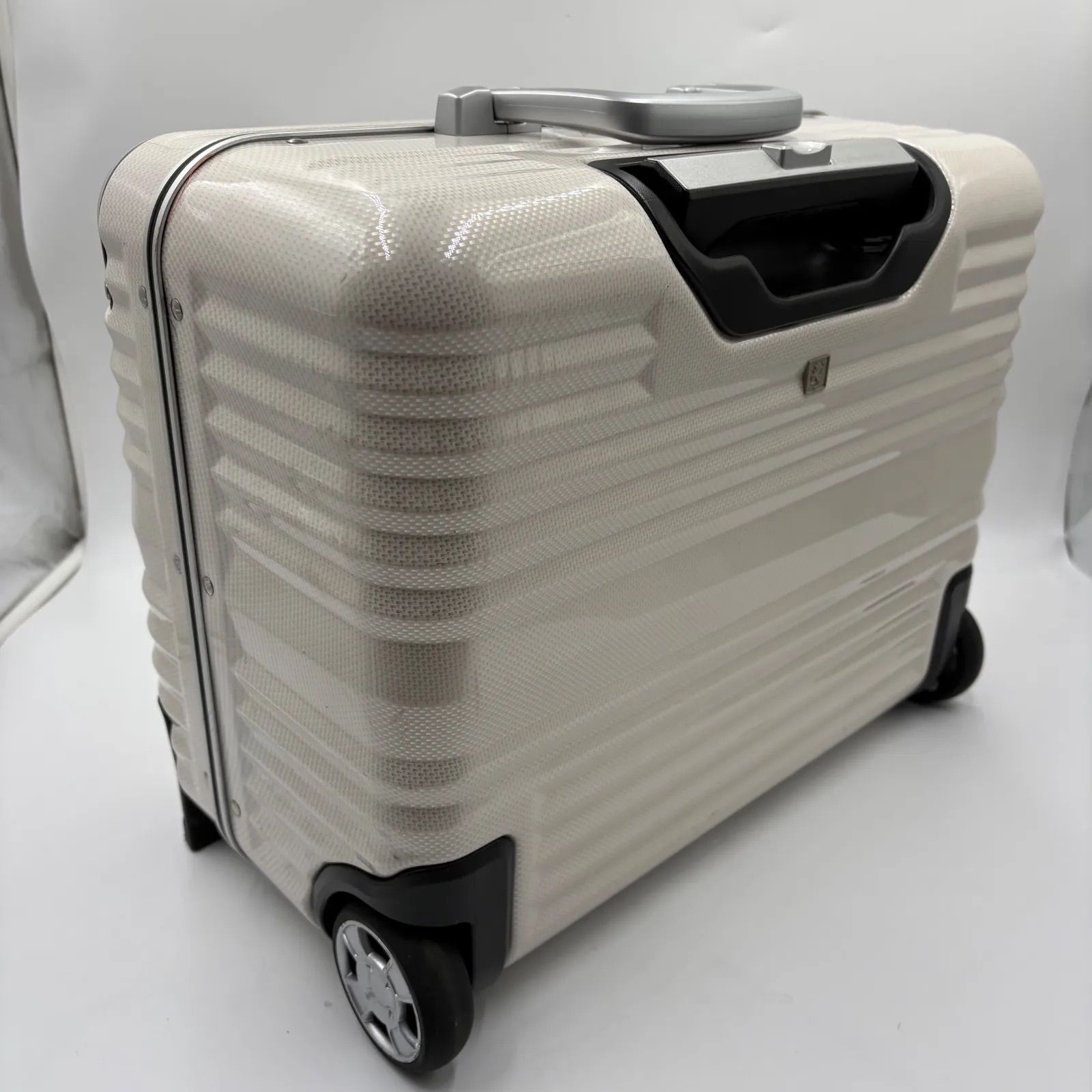 中古・古着通販TUMI 0 キャリーバッグ (トゥミ) アルファ型横型