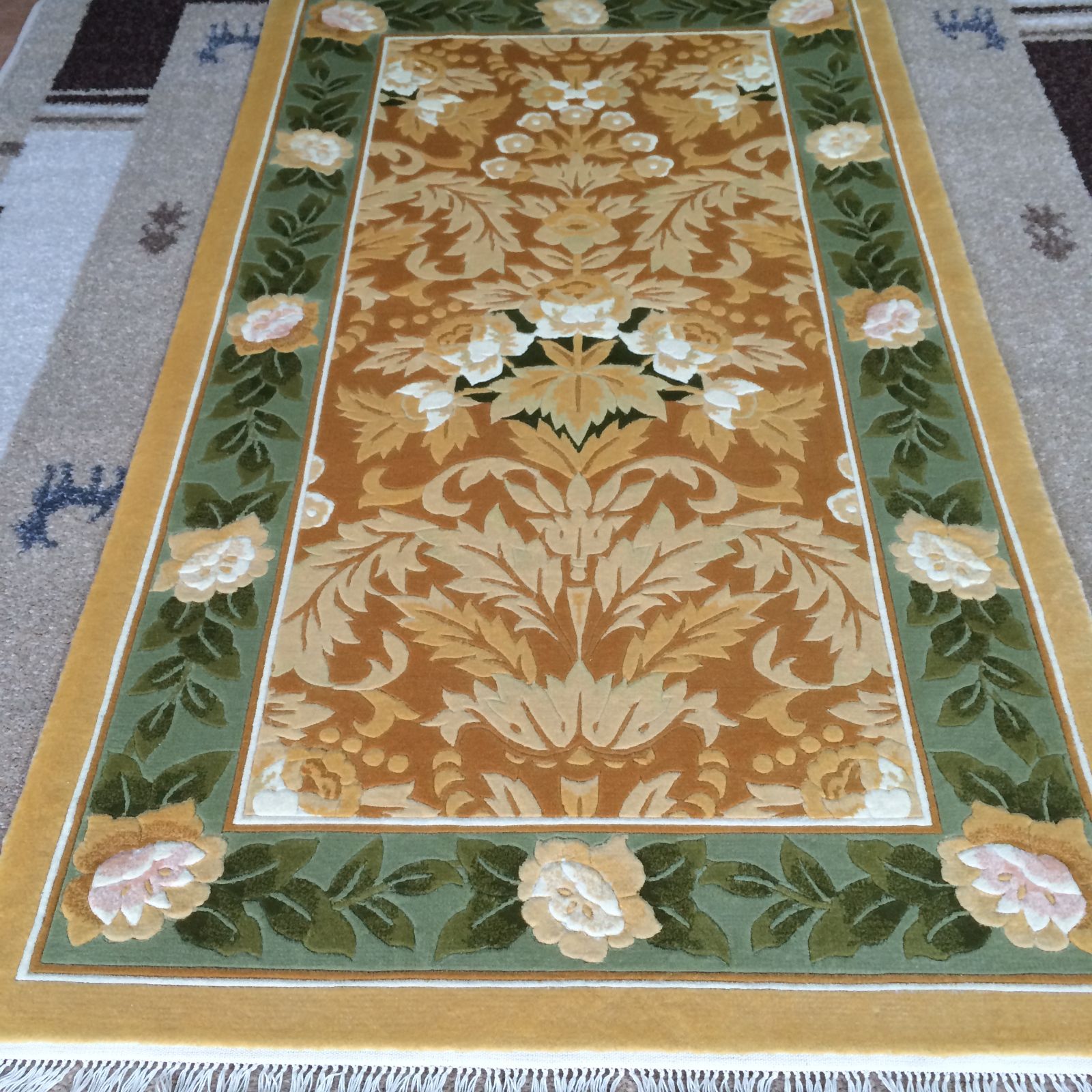 シルク緞通　シルク段通　玄関マット　手織り　高級　新品　未使用　大きいサイズ シルク緞通 シルク段通 玄関マット 手織り 高級 新品 未使用 大きい