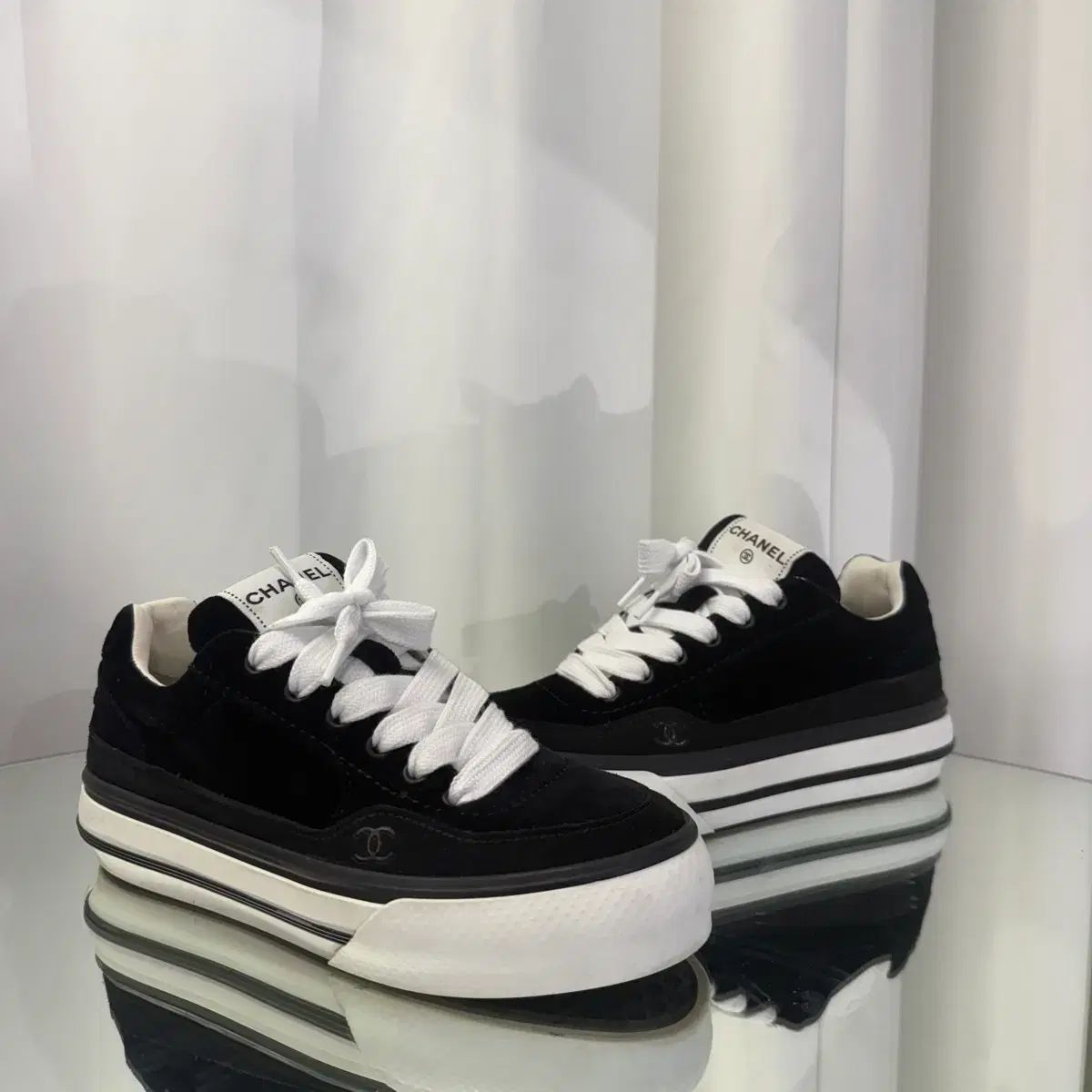 CHANEL ブラック ベルベット スリッポン 36 5) シャネル マークダウン ツアーベルベット スウェード スニーカー