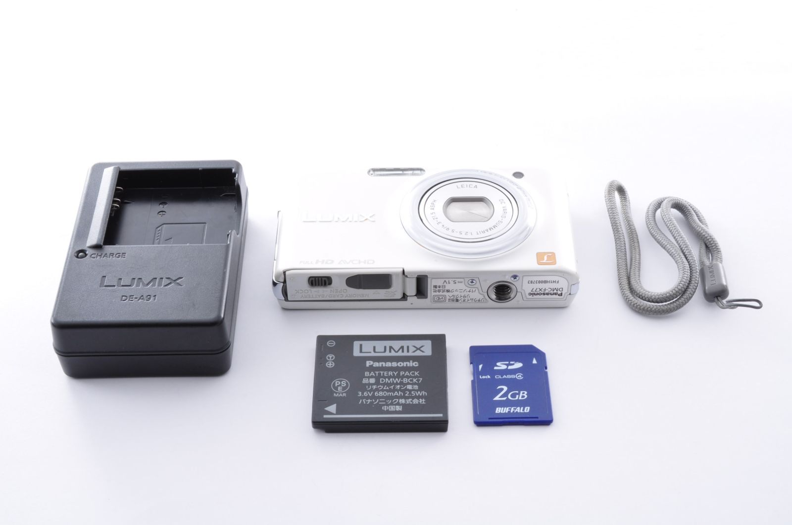 Panasonic LUMIX DMC-FX77 ホワイト コンパクトデジタルカメラ 