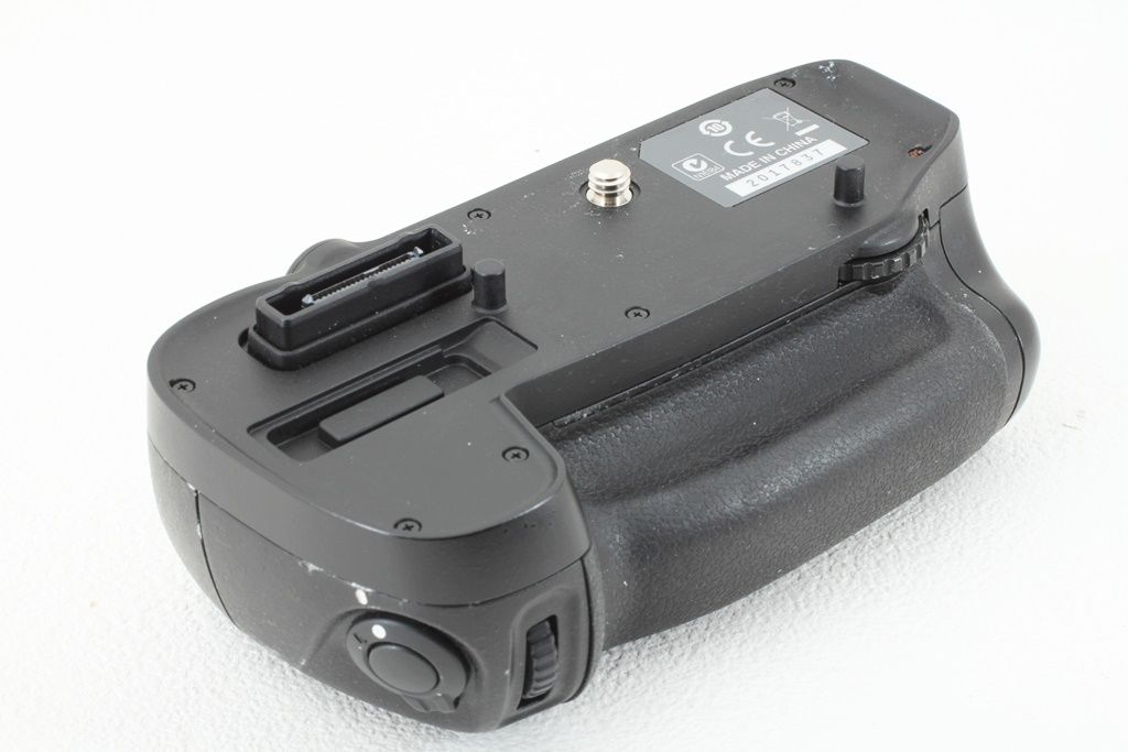 極上品 Nikonニコン MB-D15 マルチパワーバッテリーパック D7100 D7200