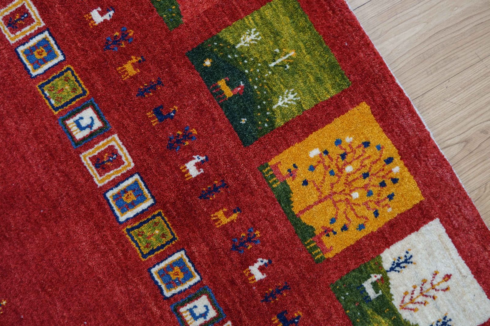 ペルシャ絨毯 カシュクリ ギャッベ リズバフトギヤべ 125×85cm - メルカリ