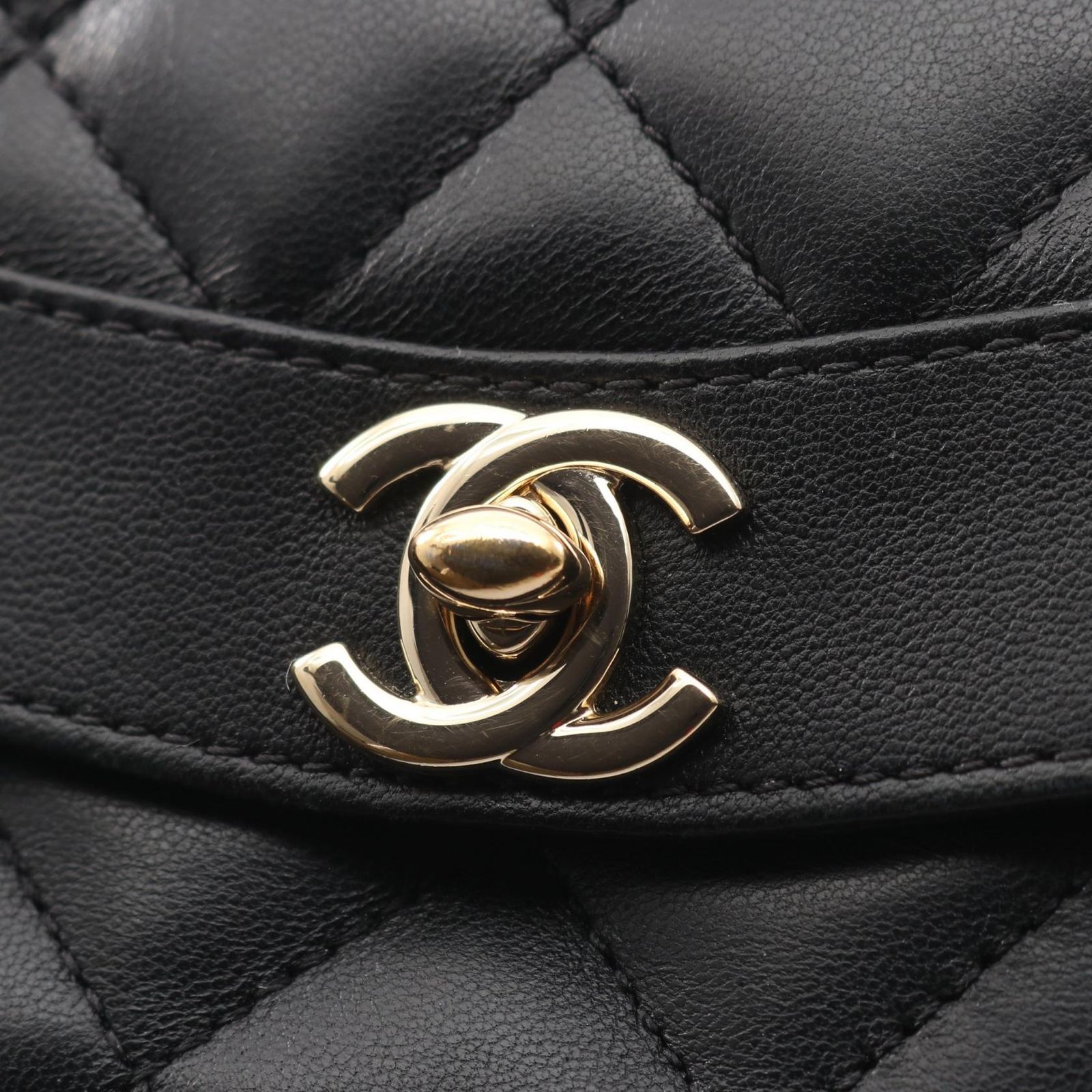 シャネル CHANEL ショルダーバッグ ダイアナフラップ マトラッセ