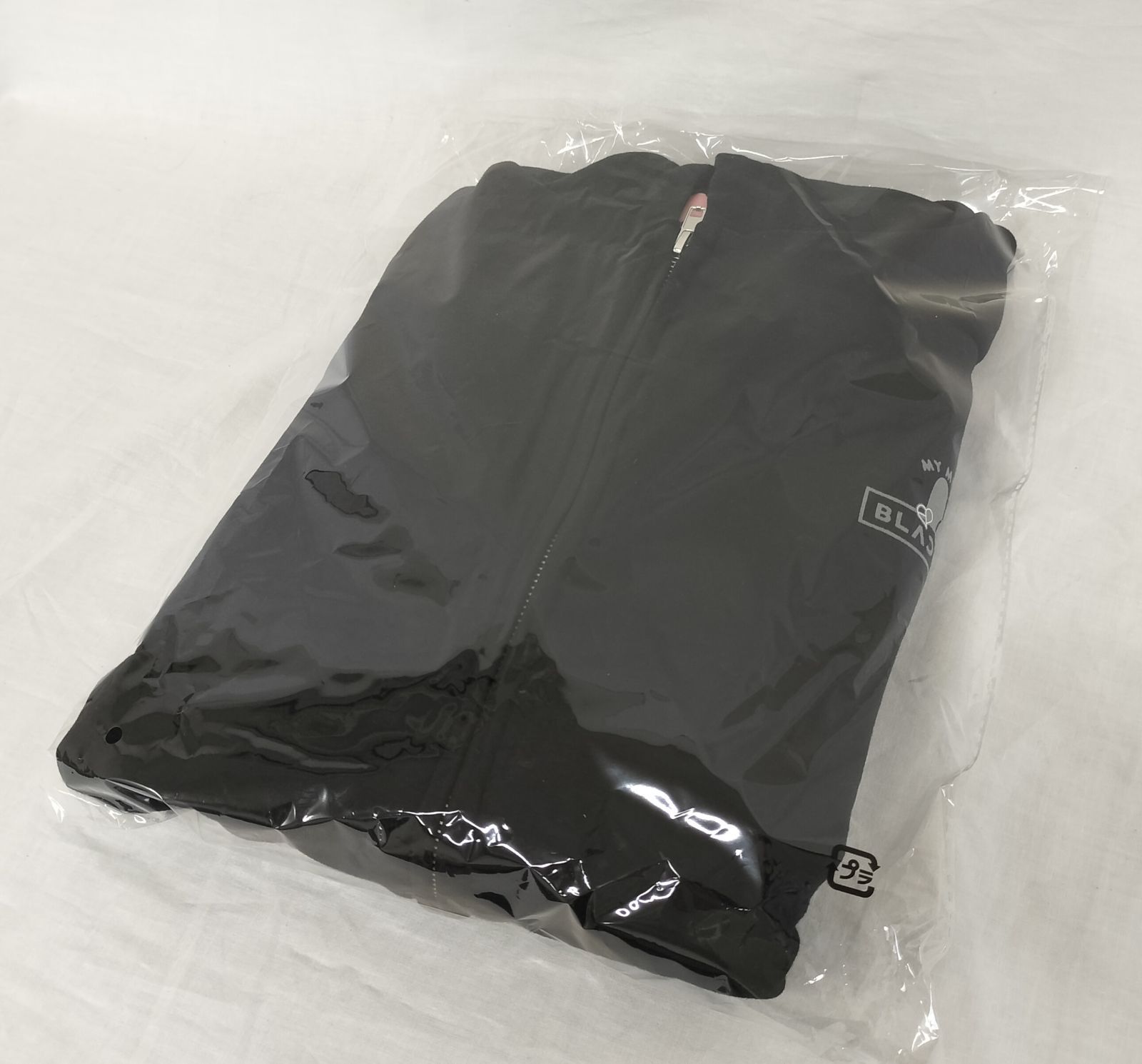 マイメロディ ZIP-UPフーディー HEART LOGO Lサイズ 新品未開封 