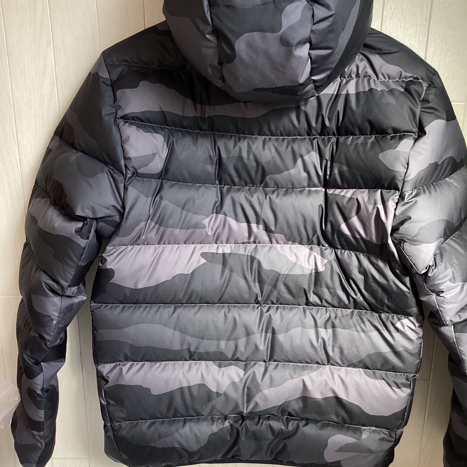 ナイキ NIKE カモフラ フェザー入りダウンジャケット ダブルジップ (M 