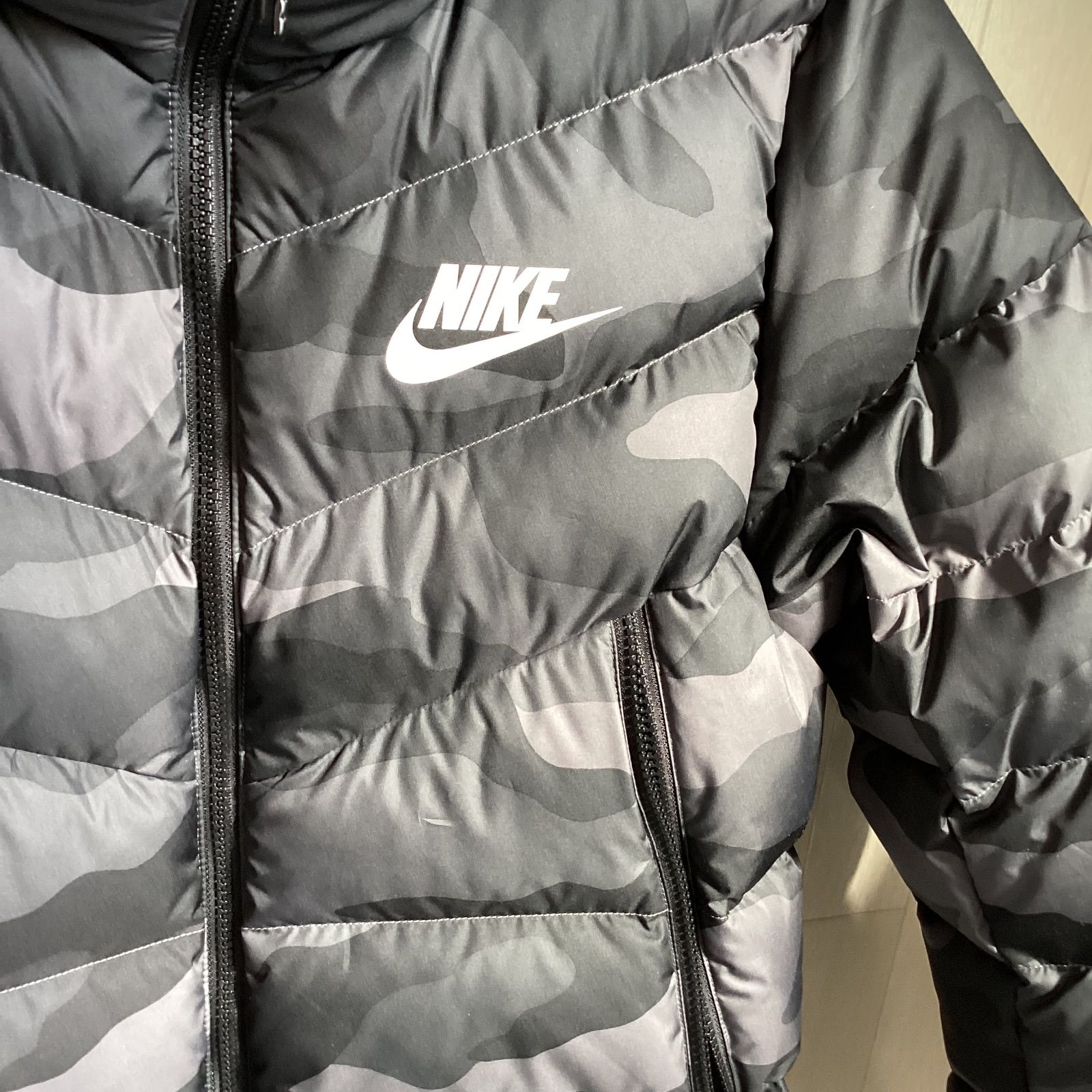 ナイキ NIKE カモフラ フェザー入りダウンジャケット ダブルジップ (M 