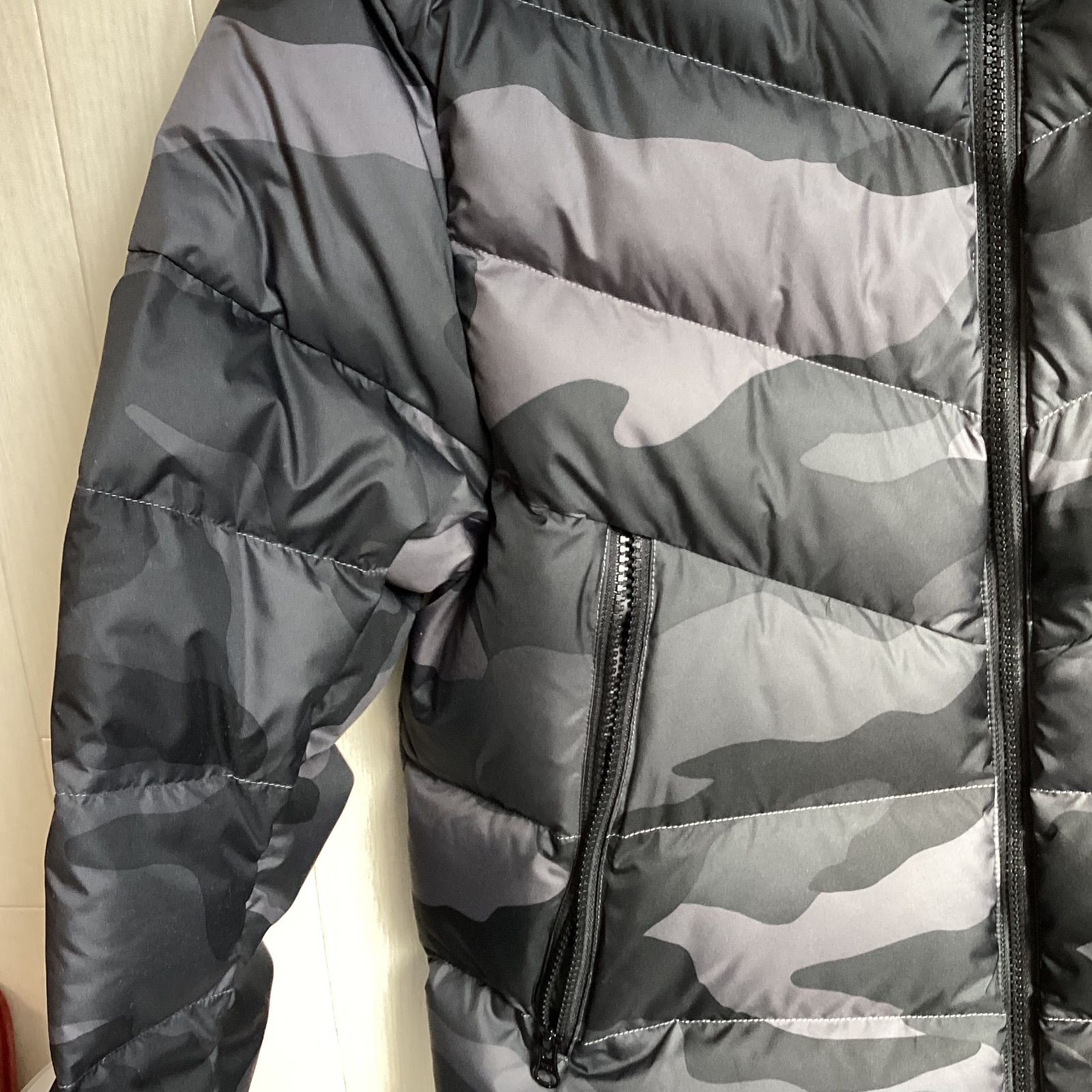 ナイキ NIKE カモフラ フェザー入りダウンジャケット ダブルジップ (M 