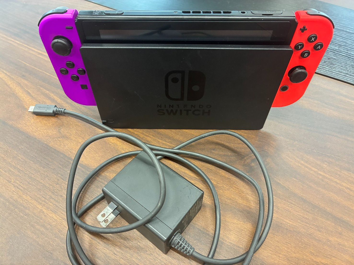 即遊べる!! 傷有のためお Nintendo Switch 本体 紫 赤 ジョイコン ドック 充電器