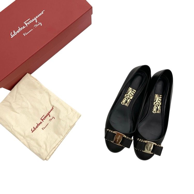 Salvatore Ferragamo フェラガモ VARINA CT スタッズヴァラリボン