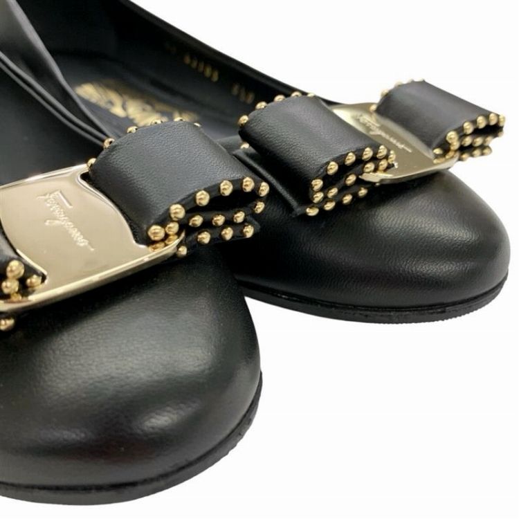 Salvatore Ferragamo フェラガモ VARINA CT スタッズヴァラリボン