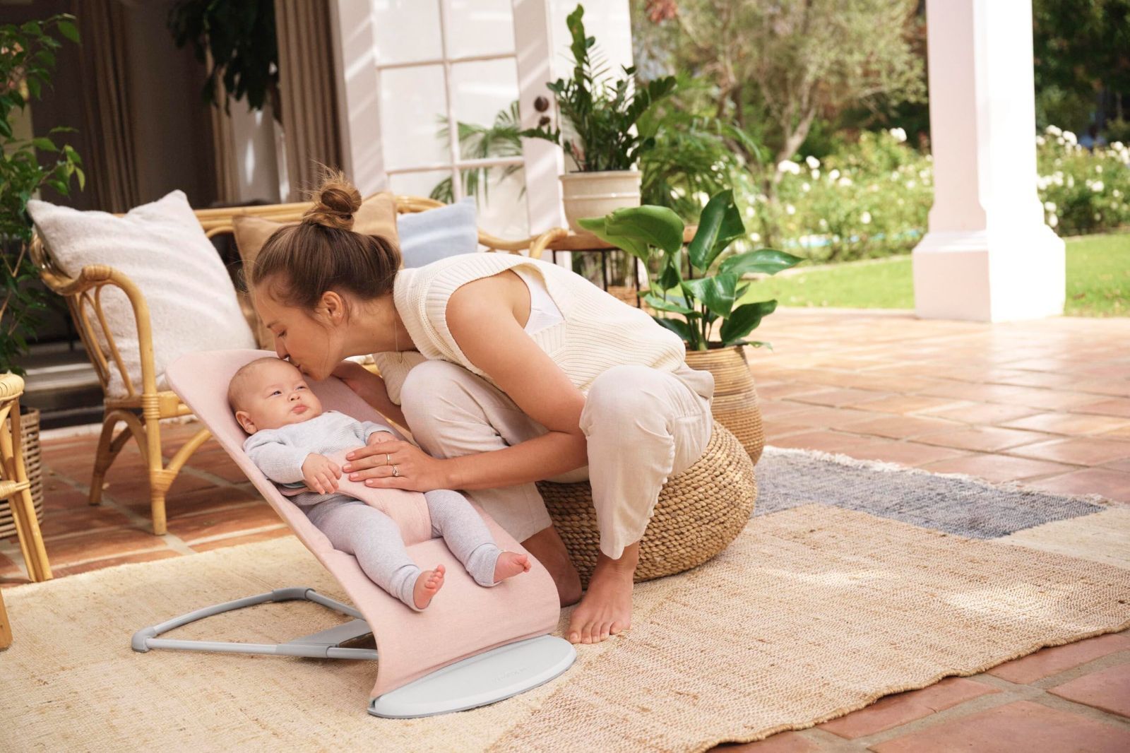  バウンサーBliss セルフバウンシング ウーブン 自分で揺らせる バウンサー ライトピンクメランジ ベビービョルン その他 文房具 事務用品