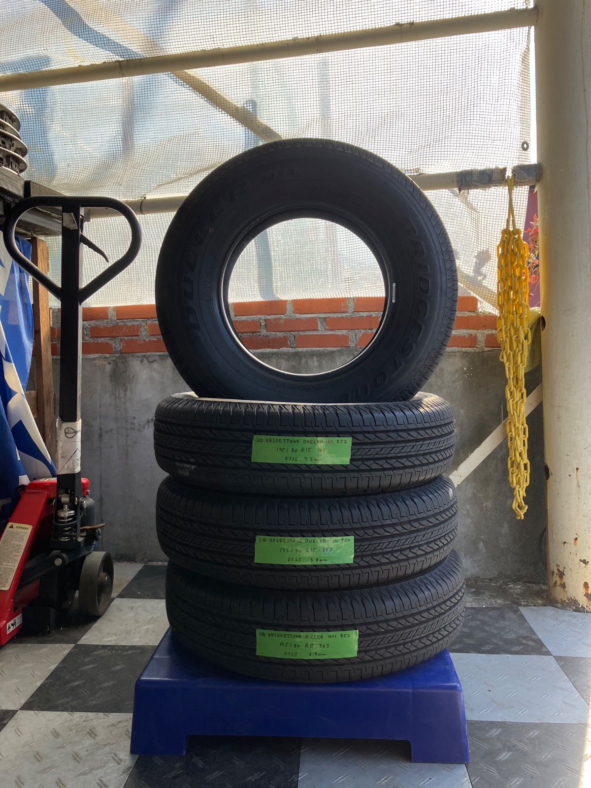 送料込み]195/80R15 2025年製 DUNLOP DUELER 852 ダンロップ