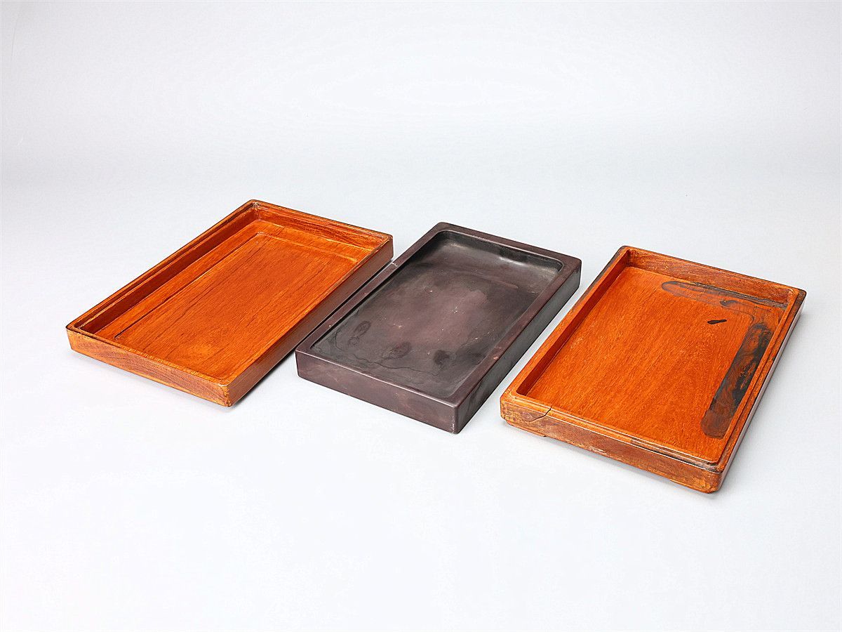 端渓硯　唐木箱　素朴な硯 唐物 【天然端渓石製】 書道具 端渓硯 幅23×14.5㎝ 重2017g／木箱付