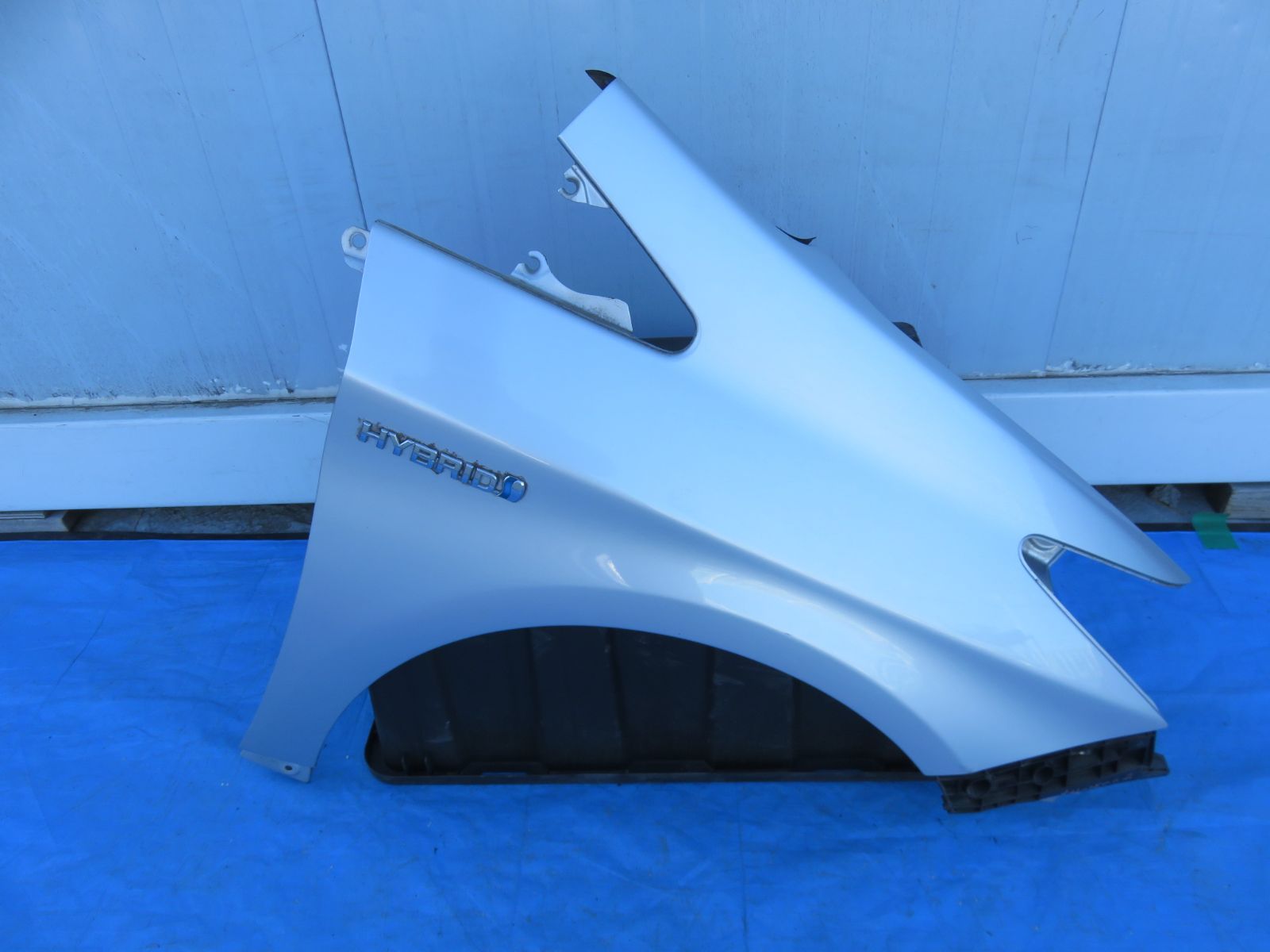 中古品ZVW30 トヨタ　30プリウス カラーNO 1FＣ　フェンダー シルバー 中古品ZVW30 トヨタ 30プリウス カラーNO 1FC フェンダー シルバー