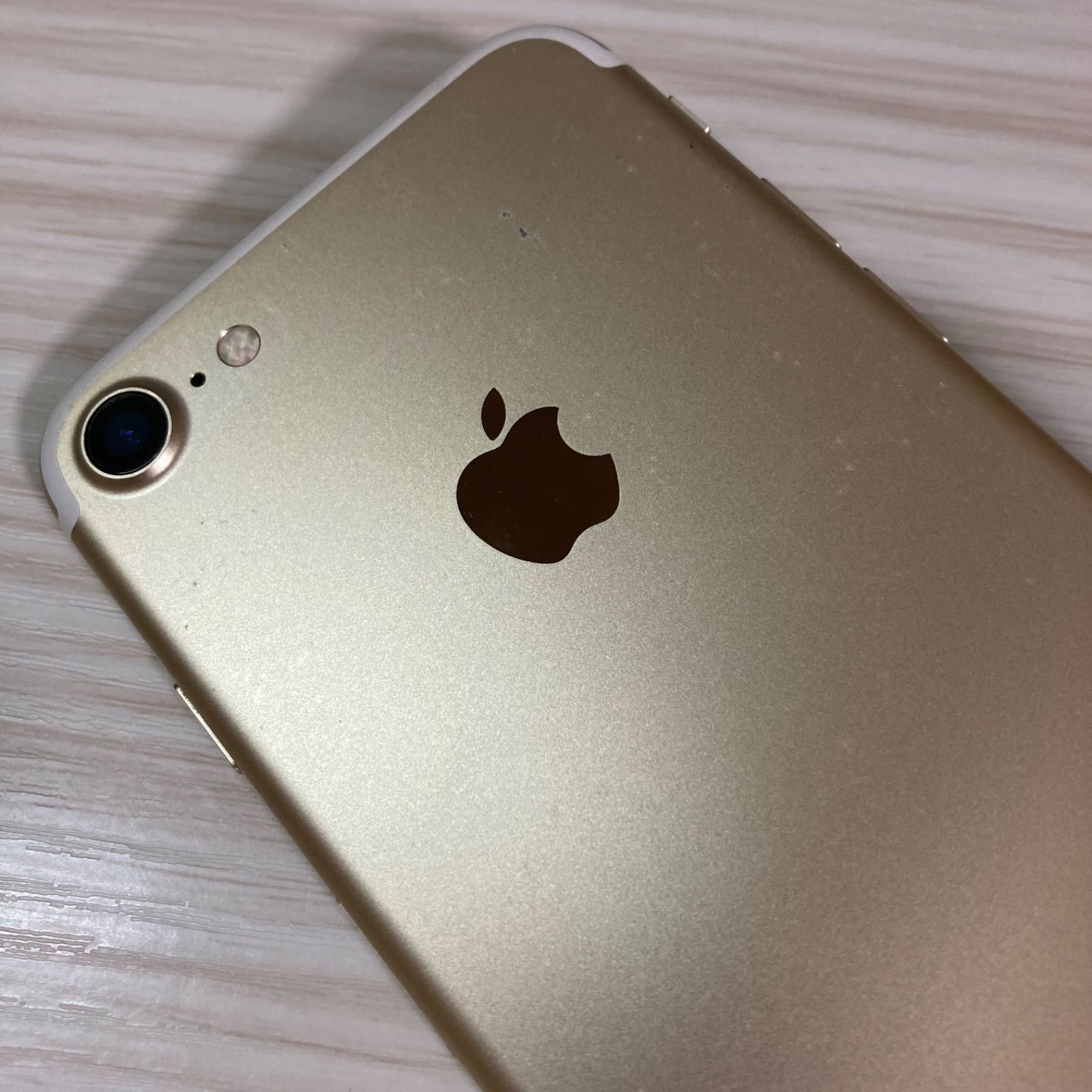 iPhone7 128GB GOLD バッテリー85% SIMフリー - メルカリ