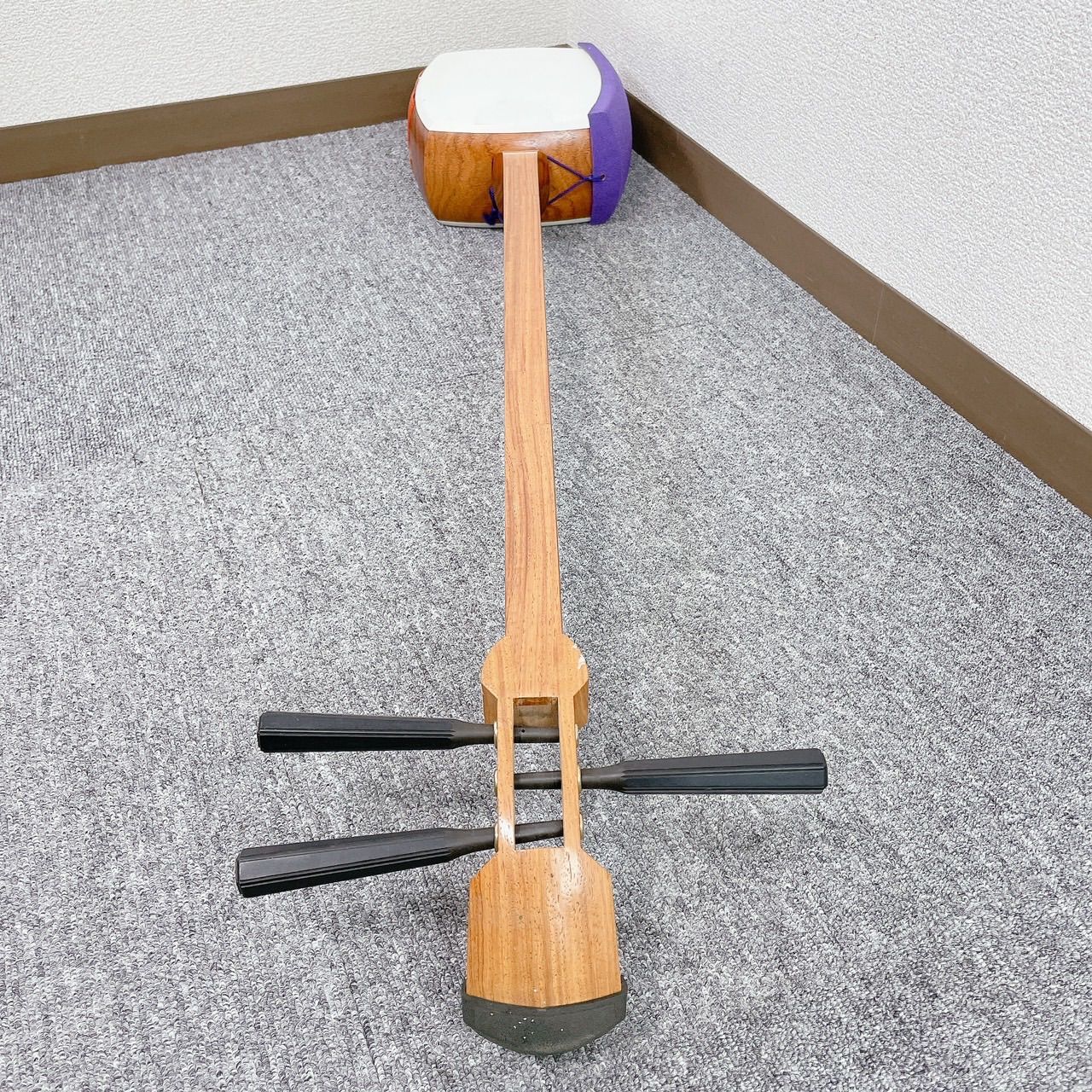 三味線 細棹 花梨 丸打胴 一本溝 撥 和楽器 - メルカリ