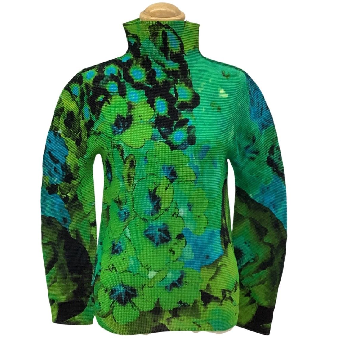 イッセイミヤケ　me長袖変形トップス　グリーン ISSEY MIYAKE（イッセイミヤケ） *プリーツシャツ*薄手ブラウス