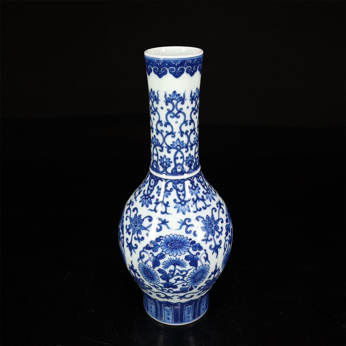 1513 中国大清乾隆年製銘青花瓶　官窯唐物　古美術品　染付 900万ドル（13億円超）の中国清代・乾隆年製？花瓶、安く見積もった