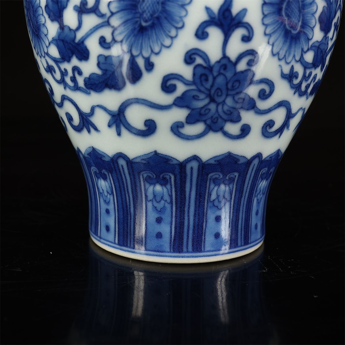 大清光緒年製 款 五彩 花唐草文 瓶 高さ約29cm 大清光緒年製 款 五彩 花唐草文 瓶 高さ約29cm 美術