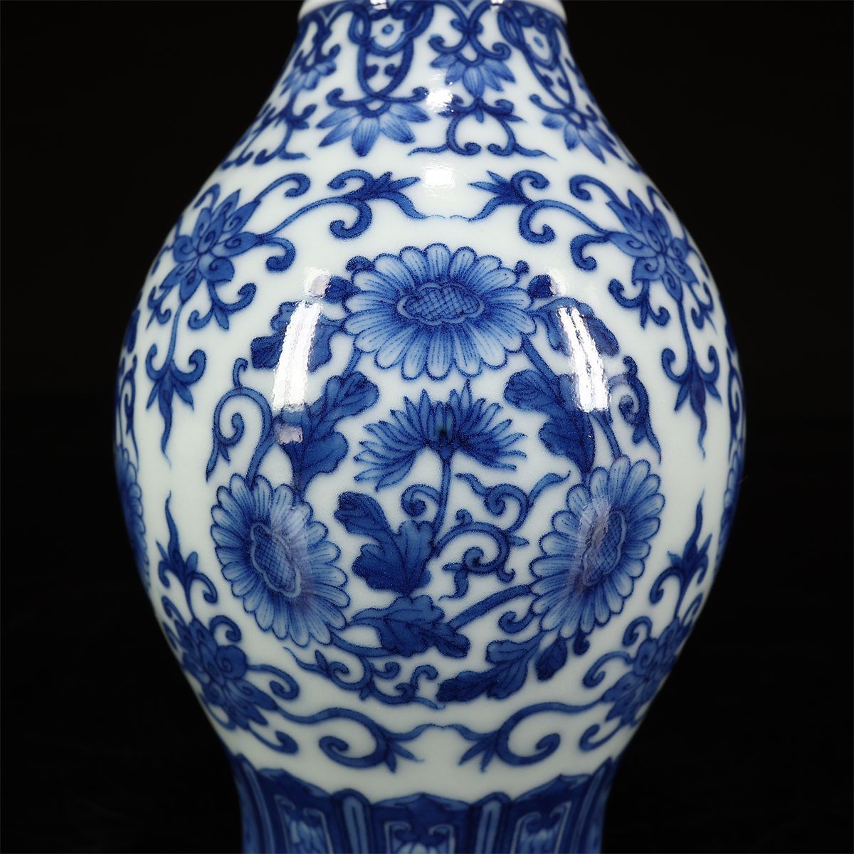 大清光緒年製 款 五彩 花唐草文 瓶 高さ約29cm 大清光緒年製 款 五彩 花唐草文 瓶 高さ約29cm 美術