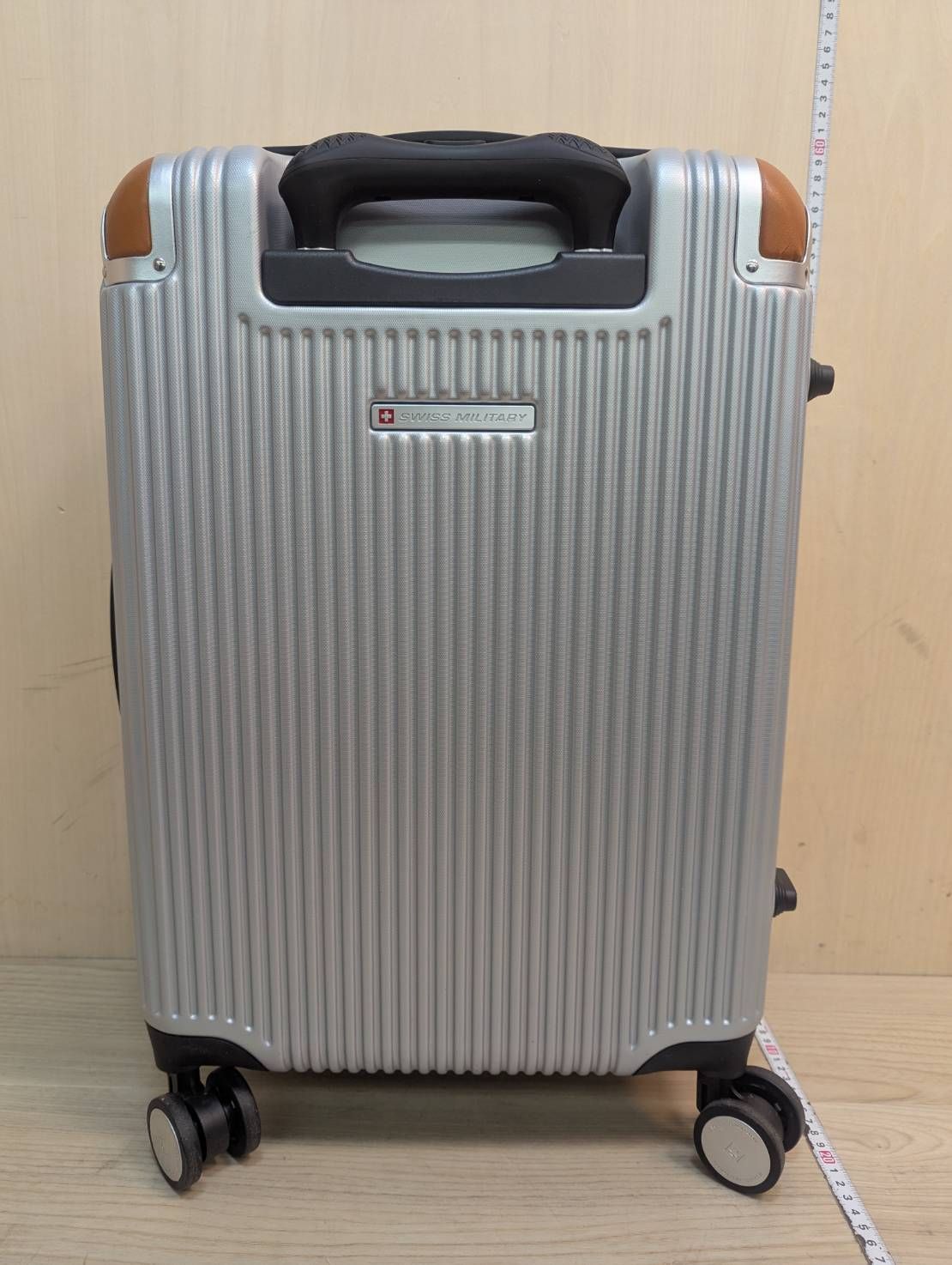 スイスミリタリー スーツケース 38.5L 機内持ち込みサイズ シルバー