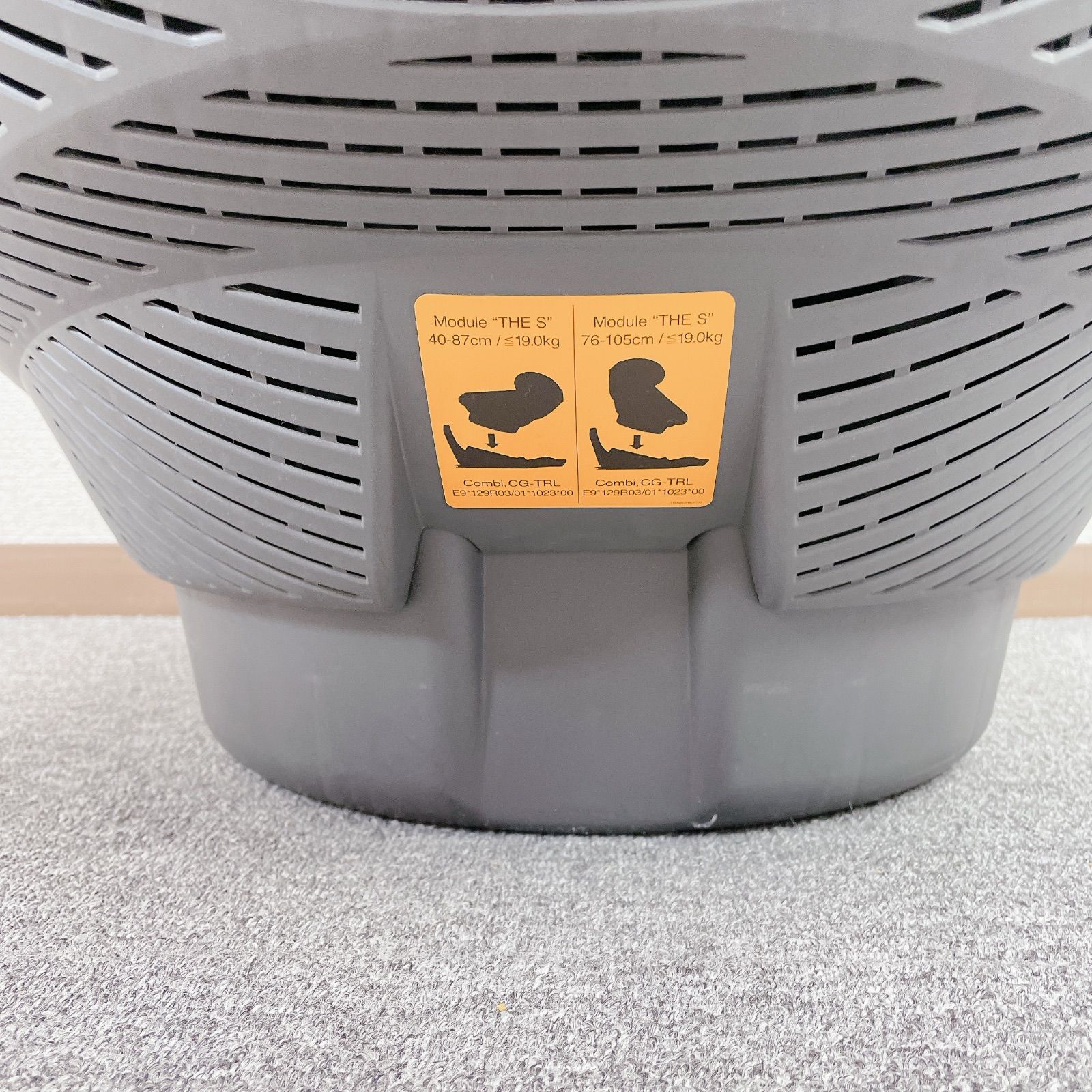 combi theS チャイルドシート isofix ストライプ グレー - メルカリ