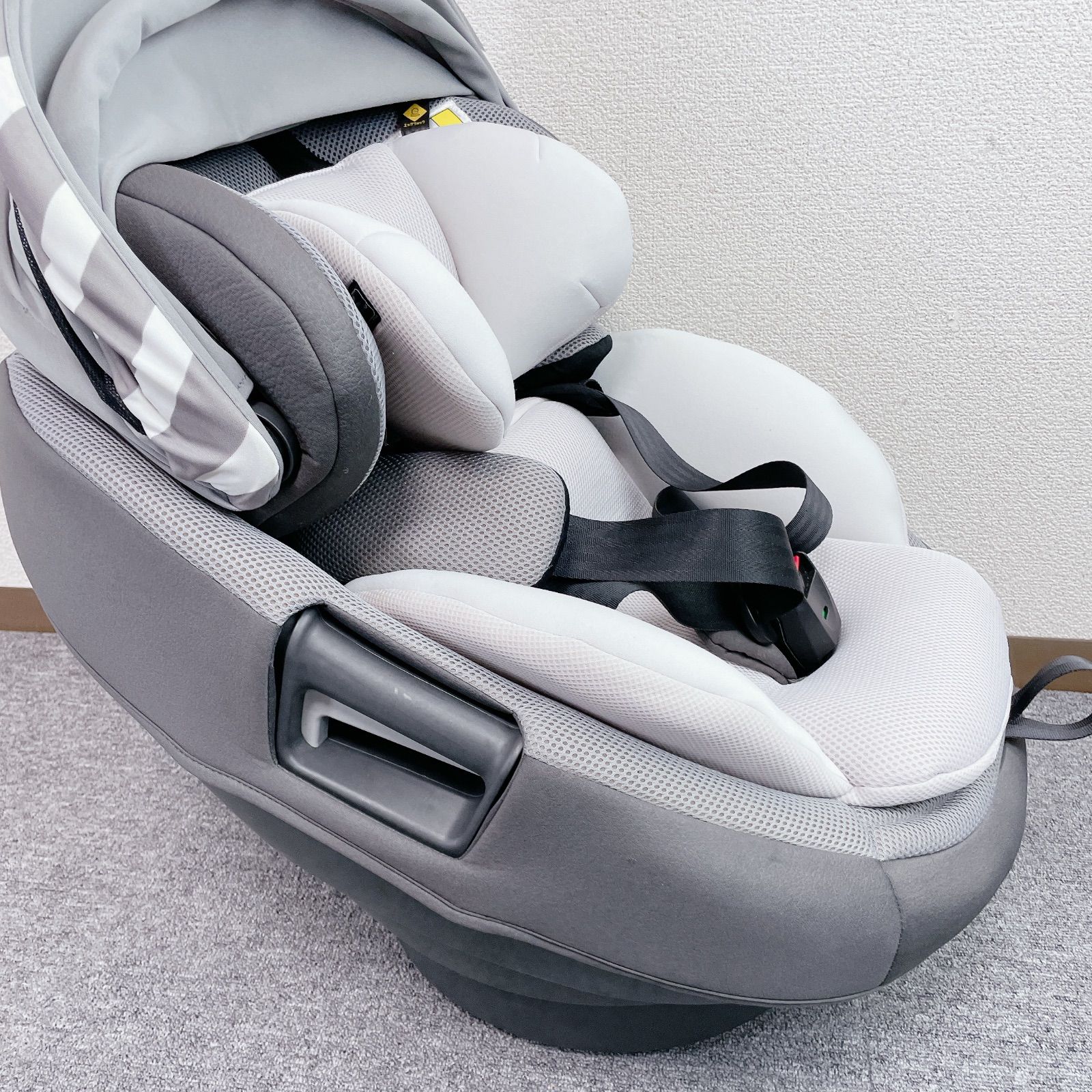 combi theS チャイルドシート isofix ストライプ グレー - メルカリ