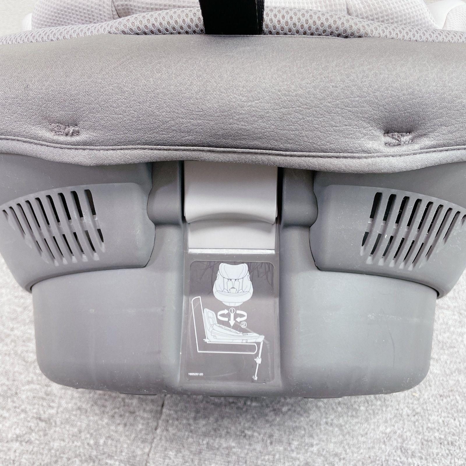combi theS チャイルドシート isofix ストライプ グレー - メルカリ