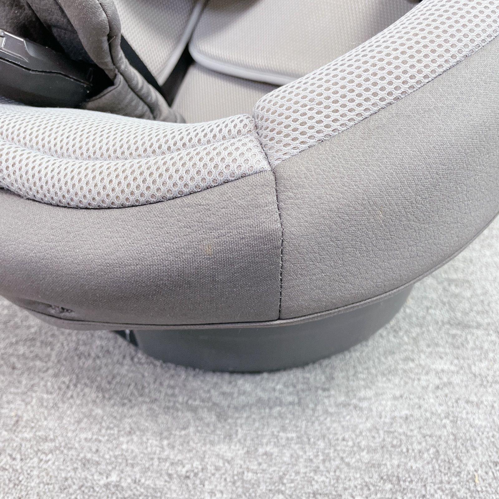 combi theS チャイルドシート isofix ストライプ グレー - メルカリ