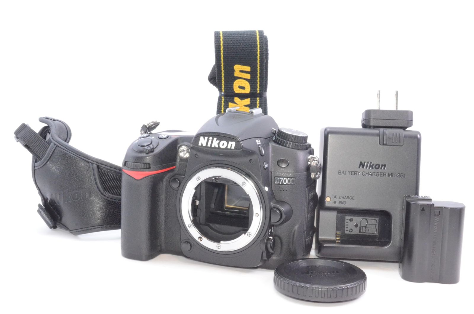 ニコン デジタル一眼カメラ D7000 ボディ 一眼レフ　中古　ストラップ 純正ストラップ付き良品】Nikon ニコン D7000 ボディー デジタル一眼