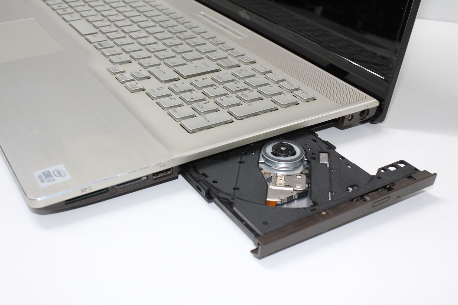 【中古ノートPC】富士通〈LIFEBOOK  WN1/E2〉Intel Core i7/SSD512GB/メモリ16GB ④ 富士通（FUJITSU） 【今だけ新品SSD1TB×メモリ16GB】富士通 ノート