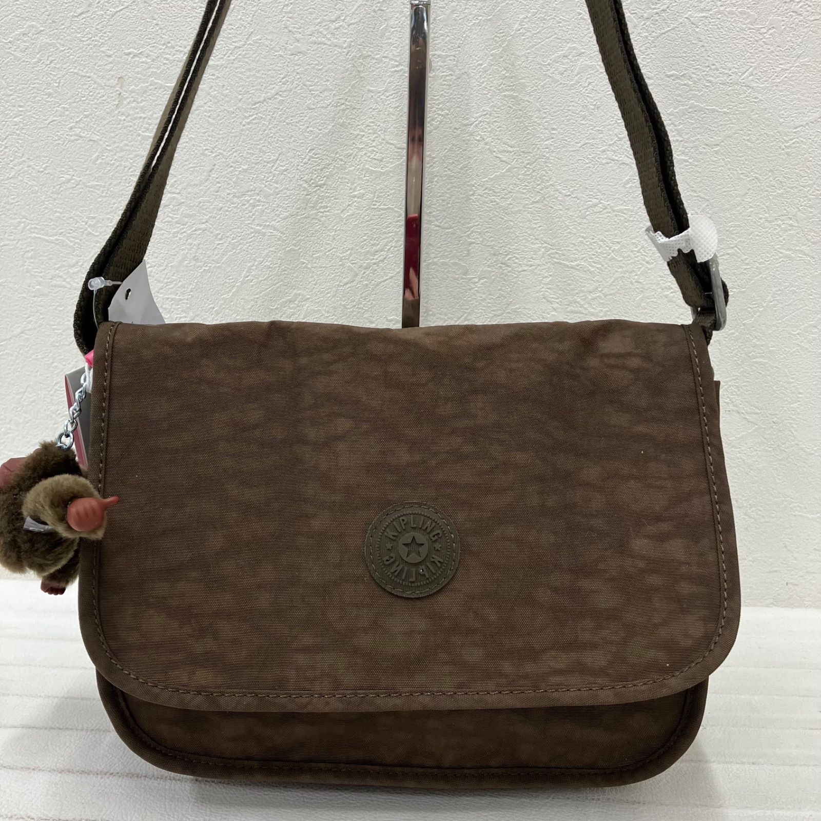 8305 Kipling キプリング ショルダーバッグ 小さめ ミニ フラップ タグ 