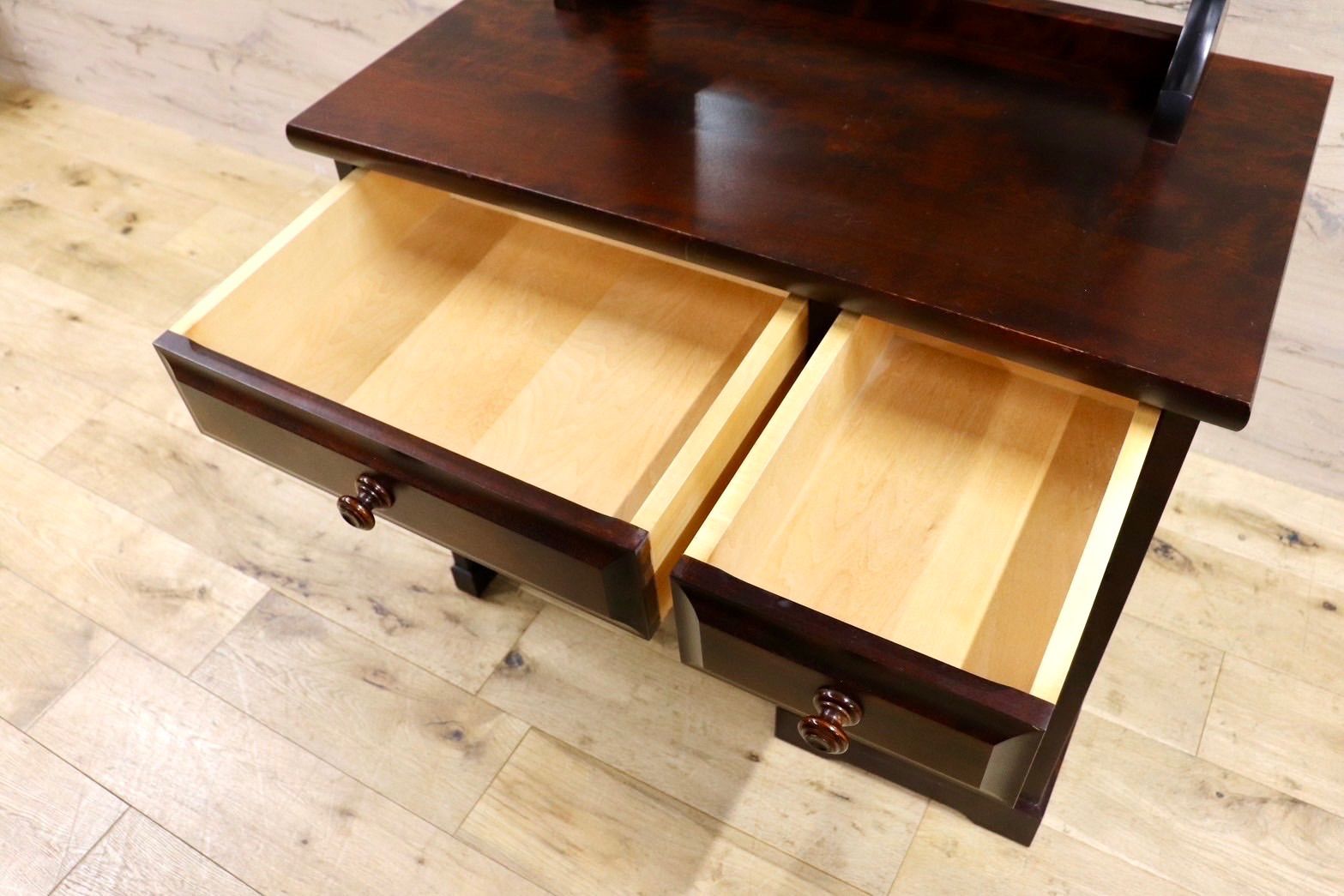 北海道民芸家具 ドレッサー　 スツール　セット（カバ材・天然木） 北海道民芸家具 ドレッサー スツール セット（カバ材・天然木） 2025年