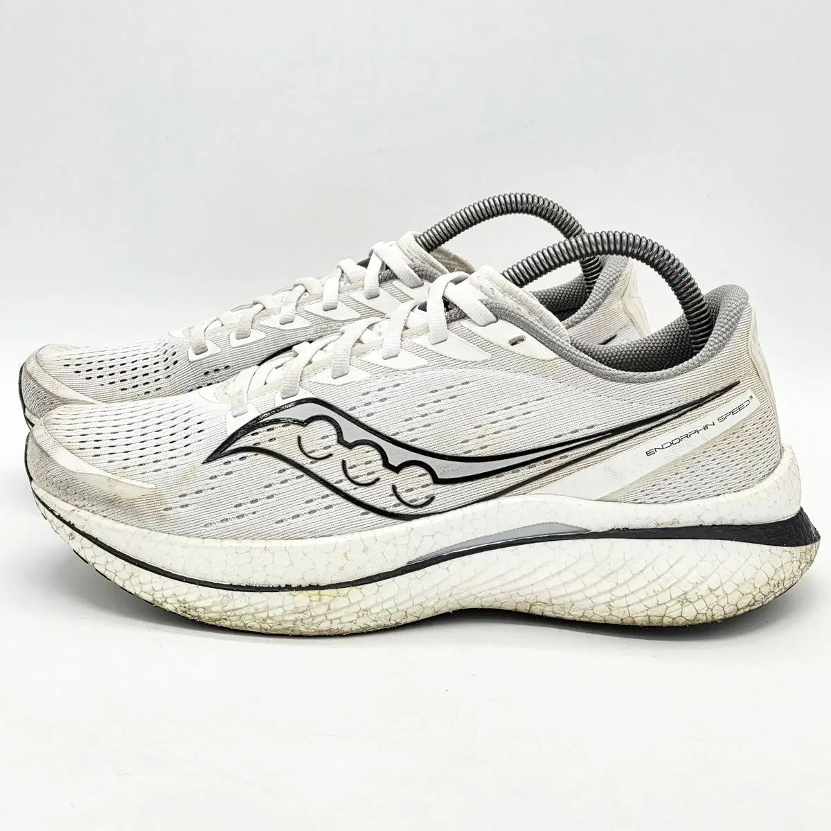 Saucony サッカニー エンドルフィン スピード3 白 ブラック (280