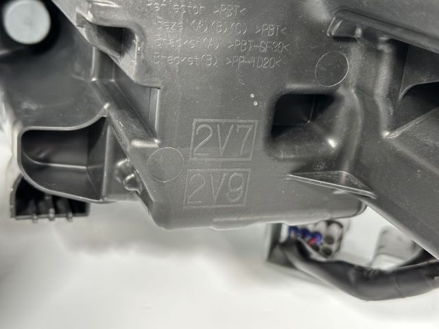 ノア ZRR80W ZWR80W 後期 純正 右ヘッドライト 右ライト LED ノア ZRR80W ZWR80W 後期 純正 右ヘッドライト 右ライト LED