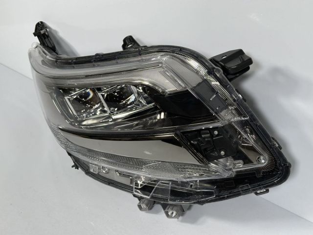 ノア ZRR80W ZWR80W 後期 純正 右ヘッドライト 右ライト LED ノア ZRR80W ZWR80W 後期 純正 右ヘッドライト 右ライト LED