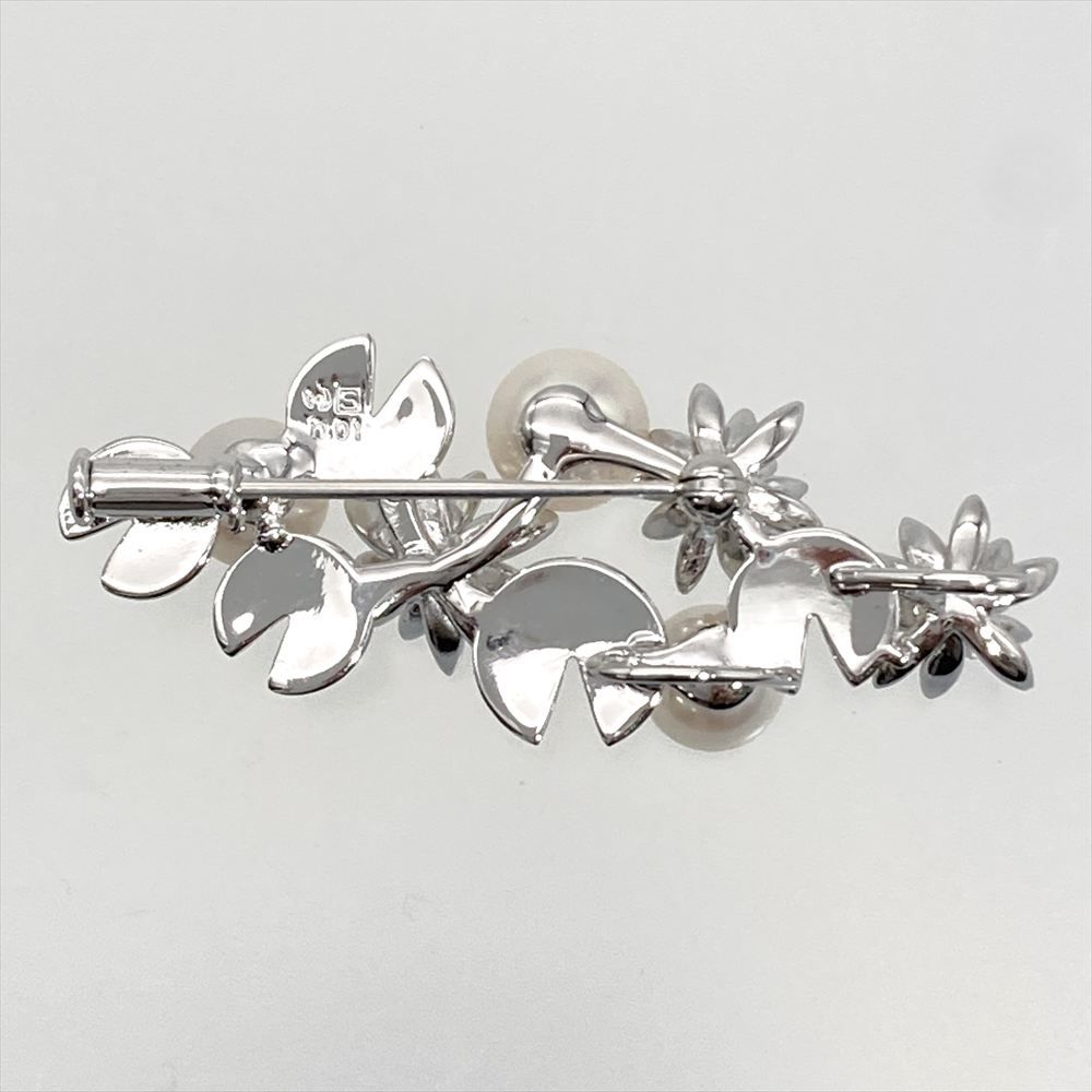 Tasaki アコヤ真珠　シルバーリボンデザインの　ブローチ タサキ TASAKI パール 6.5-7.0mm スイレン ブローチ シルバー アコヤ